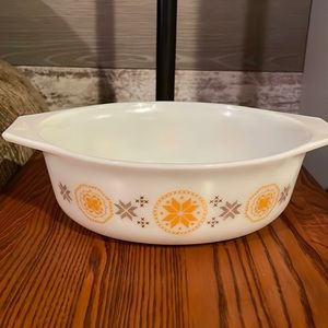 Pyrex Town and Country 1 1/2 qt. baking dish
